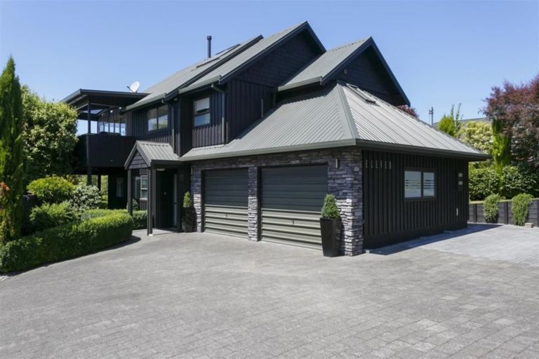 Photo of property in 11 Krissell Place, Acacia Bay, Taupo, 3330