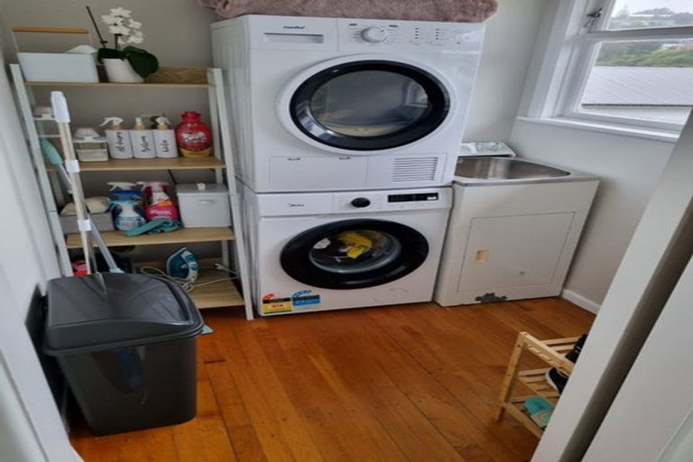 Photo of property in 7 Terrance Grove, Paparangi, Wellington, 6037