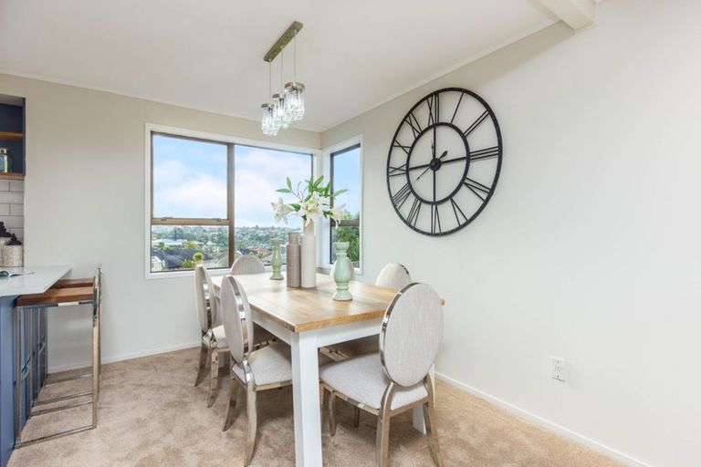 Photo of property in 162 Luckens Road, West Harbour, Auckland, 0618