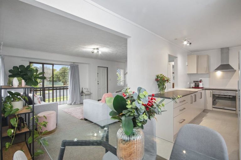 Photo of property in 2/6 Gosford Drive, Botany Downs, Auckland, 2010