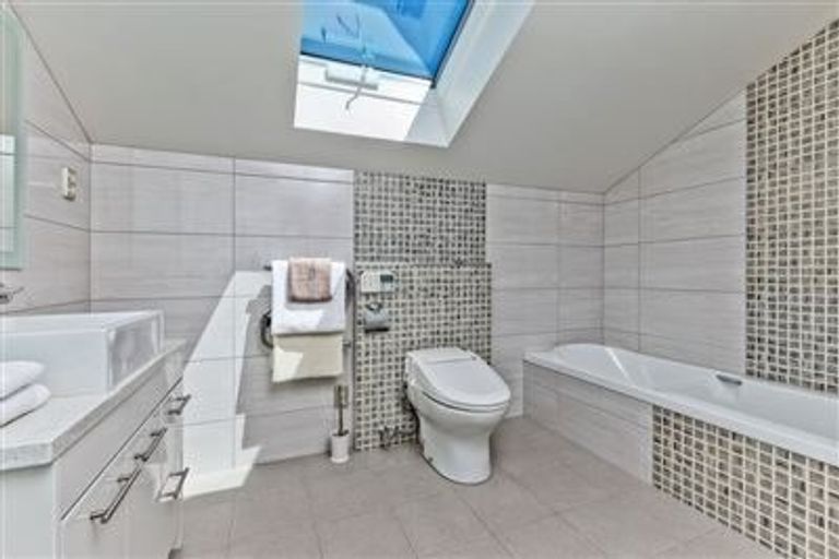 Photo of property in 52 Laurel Oak Drive, Schnapper Rock, Auckland, 0632