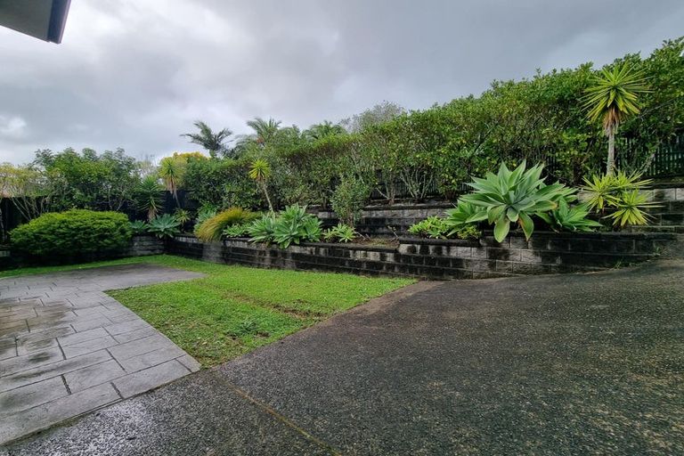 Photo of property in 15 Meteor Place, Schnapper Rock, Auckland, 0632