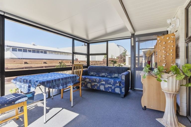 Photo of property in 1/52 Florence Avenue, Orewa, 0931