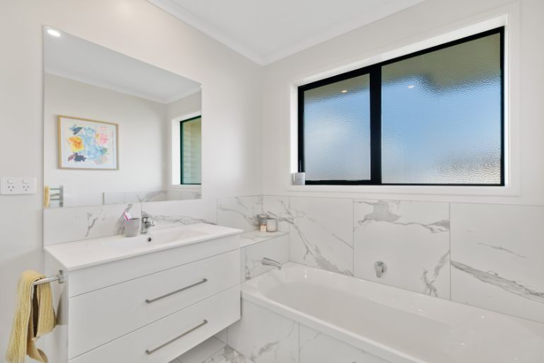 Photo of property in 14 Saint Michael Crescent, One Tree Point, 0118