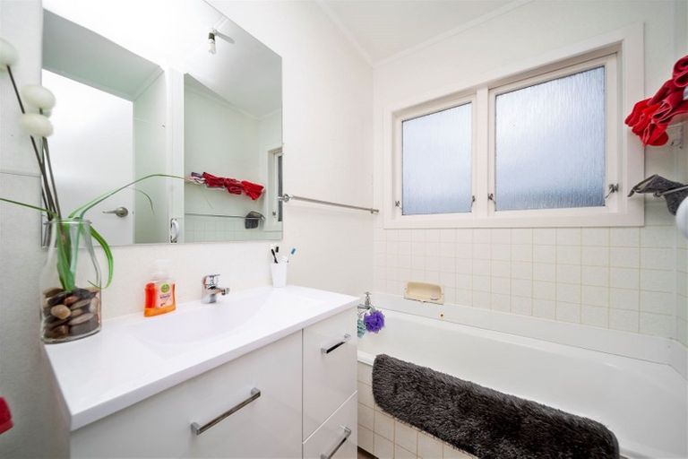 Photo of property in 5 Ngaio Place, Hawera, 4610