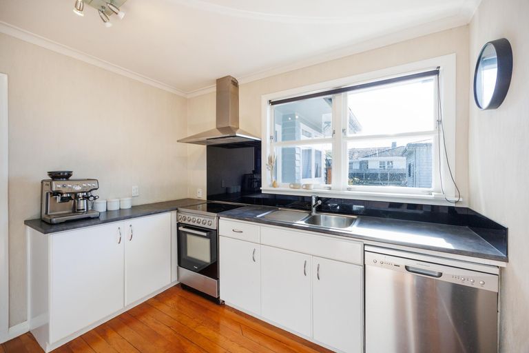 Photo of property in 7 Liverpool Street, Takaro, Palmerston North, 4412