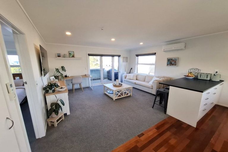 Photo of property in 6/18 Parr Terrace, Castor Bay, Auckland, 0620