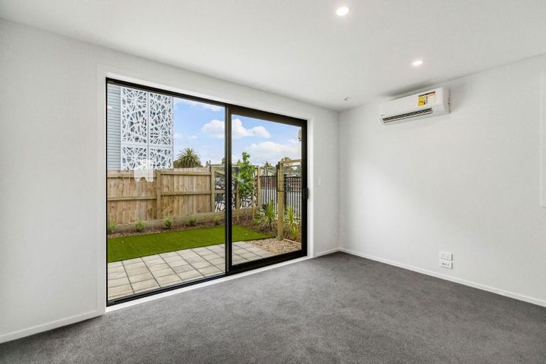 Photo of property in 1/3234 Great North Road, New Lynn, Auckland, 0600