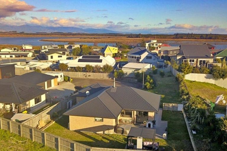 Photo of property in 20 Snappers Lane, Foxton Beach, Foxton, 4815