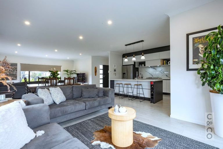 Photo of property in 58 Fruitlands Road, Kumeu, 0810