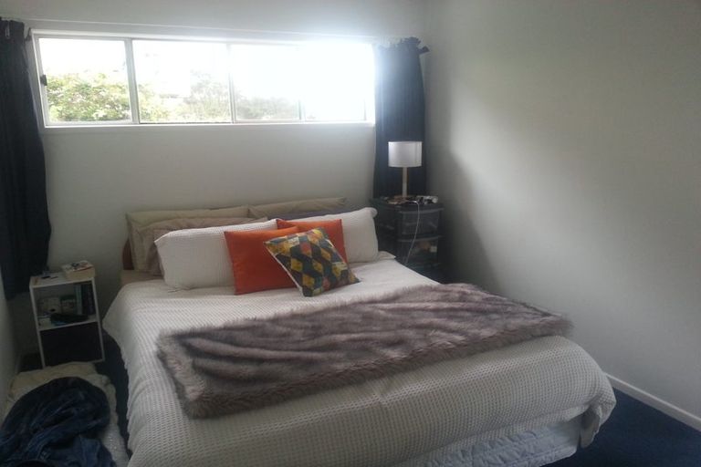 Photo of property in 76 Manuka Road, Glenfield, Auckland, 0629