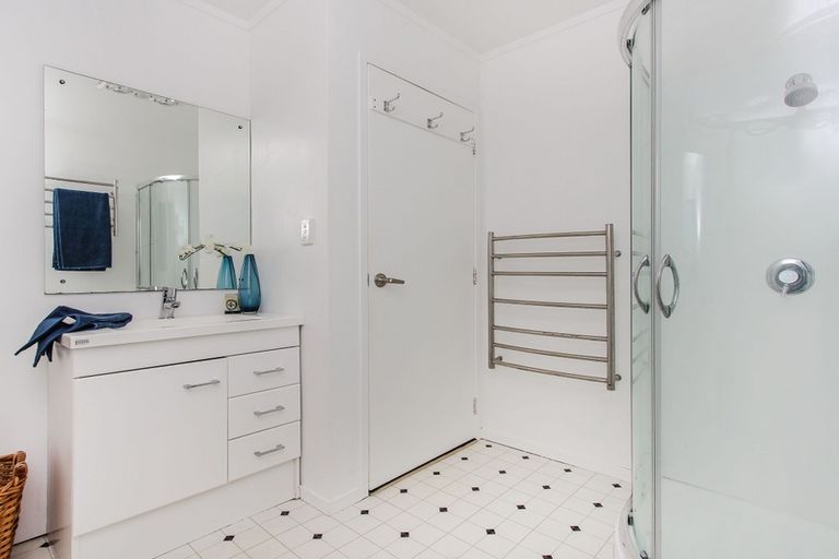 Photo of property in 55 Stottholm Road, Titirangi, Auckland, 0604