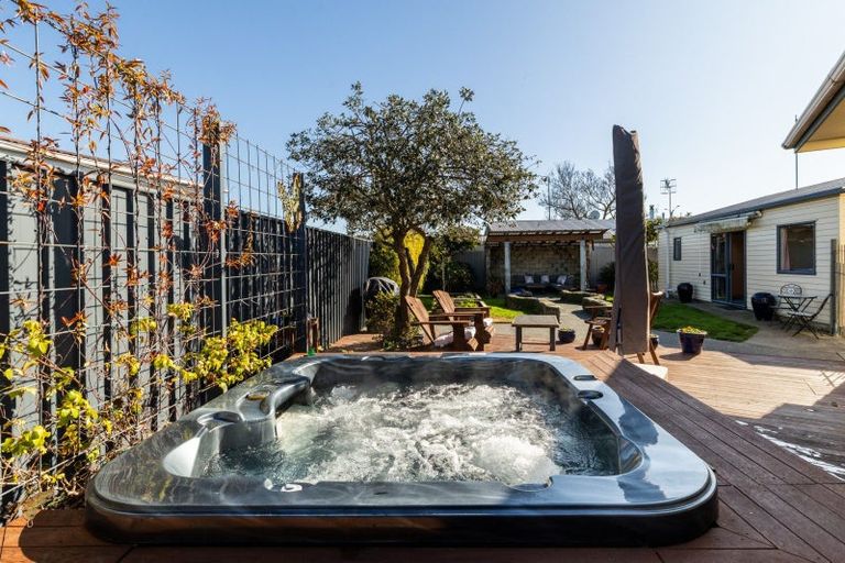 Photo of property in 52 Clarence Cox Crescent, Pirimai, Napier, 4112