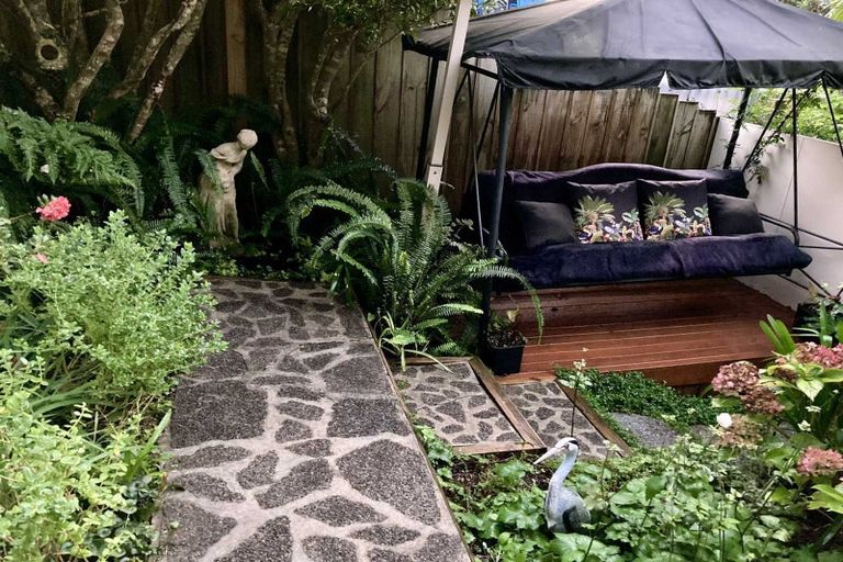 Photo of property in 2/71 Balmain Road, Birkenhead, Auckland, 0626