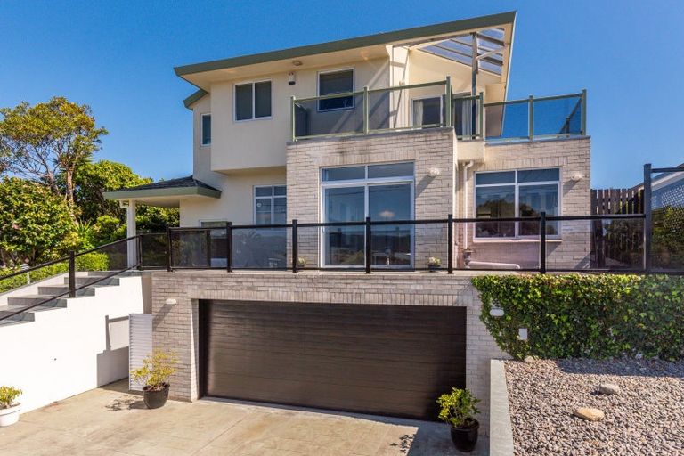 Photo of property in 47 Golf Road, Paraparaumu Beach, Paraparaumu, 5032