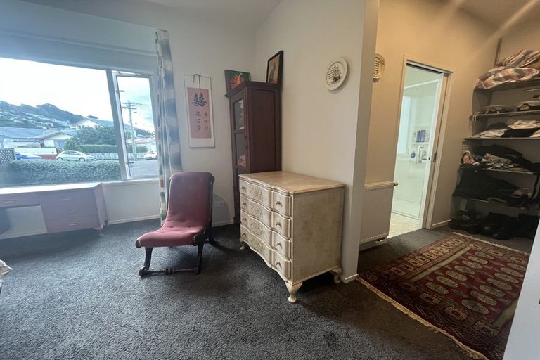 Photo of property in 42 Puru Crescent, Lyall Bay, Wellington, 6022