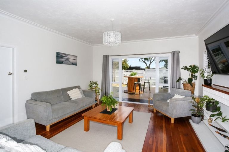 Photo of property in 2 Hamilton Place, Pukekohe, 2120