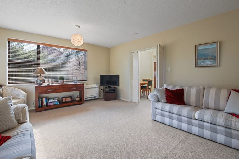 Photo of property in 2/4 Gatonby Place, Avonhead, Christchurch, 8042
