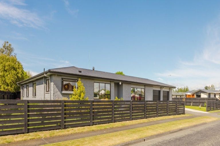 Photo of property in 2 Willow Grove, Waipukurau, 4200