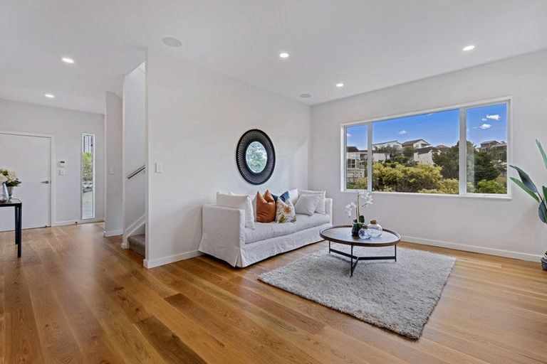 Photo of property in 487a East Coast Road, Murrays Bay, Auckland, 0630