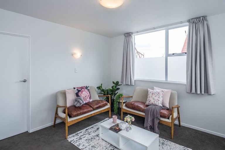 Photo of property in 127u1 Queens Drive, Lyall Bay, Wellington, 6022