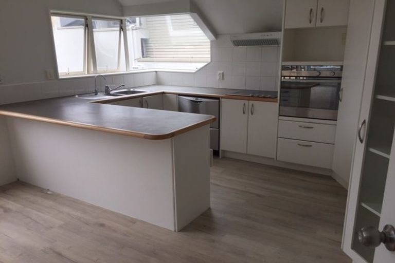 Photo of property in 2/14 Penning Road, Castor Bay, Auckland, 0620