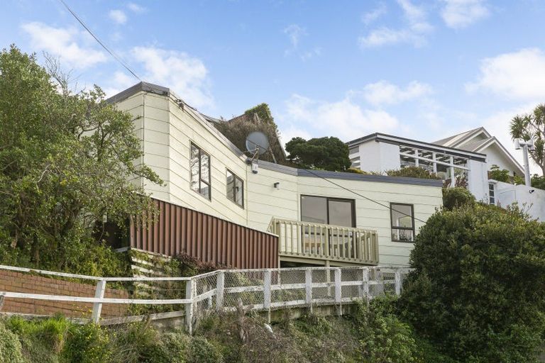 Photo of property in 15f2 Sutherland Crescent, Melrose, Wellington, 6023