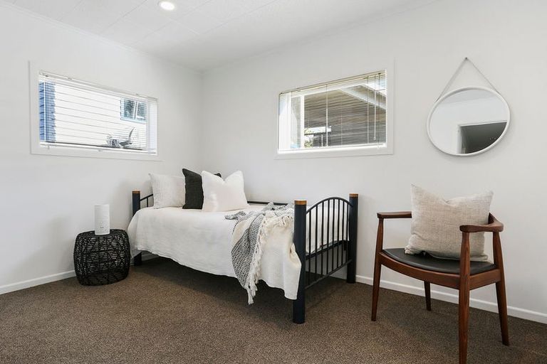 Photo of property in 6 May Avenue, Te Atatu South, Auckland, 0610