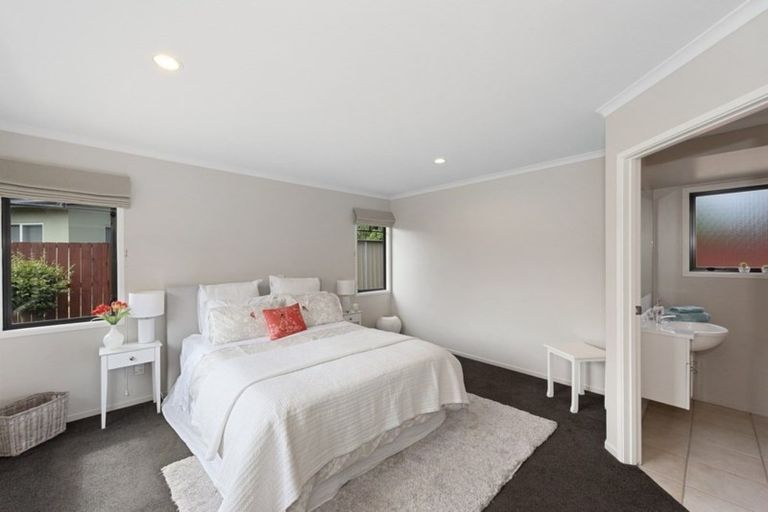 Photo of property in 53 Saint James Drive, Huntington, Hamilton, 3210