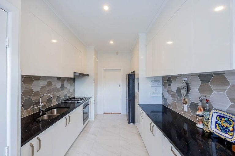 Photo of property in 1/43 Hogans Road, Glenfield, Auckland, 0629