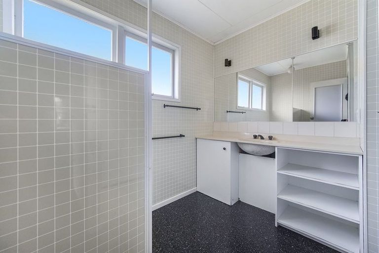 Photo of property in 94 Edmonton Road, Henderson, Auckland, 0612