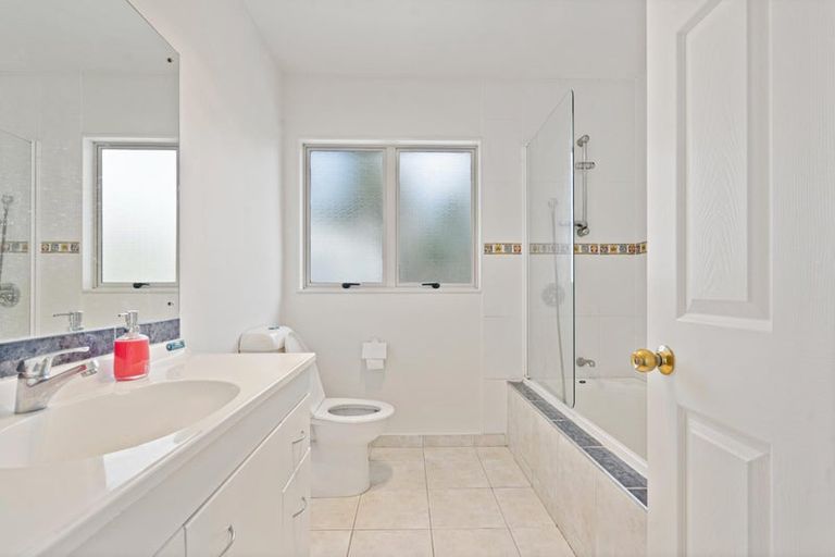 Photo of property in 31 Makora Road, Massey, Auckland, 0614