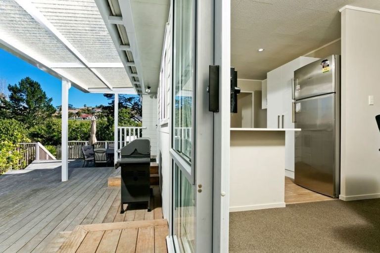 Photo of property in 4 Rook Place, Unsworth Heights, Auckland, 0632