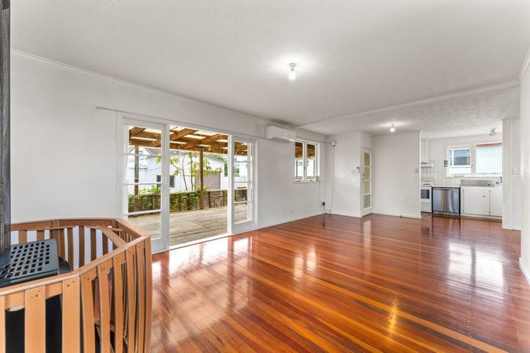 Photo of property in 30 Ozich Avenue, Te Atatu South, Auckland, 0610