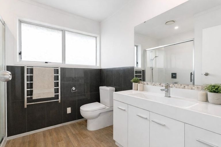 Photo of property in 54 Meadway, Sunnyhills, Auckland, 2010