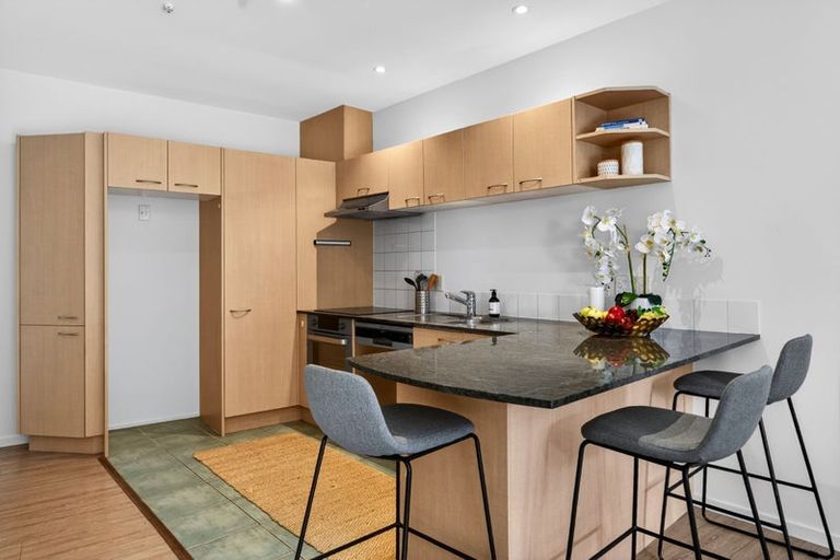 Photo of property in 5/1 Hillcrest Avenue, Hillcrest, Auckland, 0627