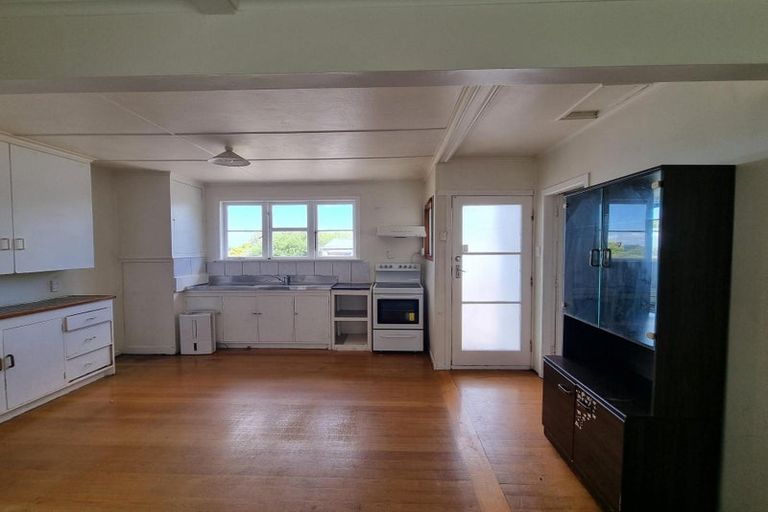 Photo of property in 3 Donovan Avenue, Massey, Auckland, 0614