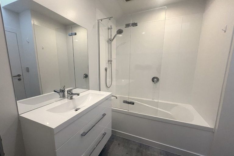 Photo of property in 3ul Papawai Terrace, Mount Cook, Wellington, 6021