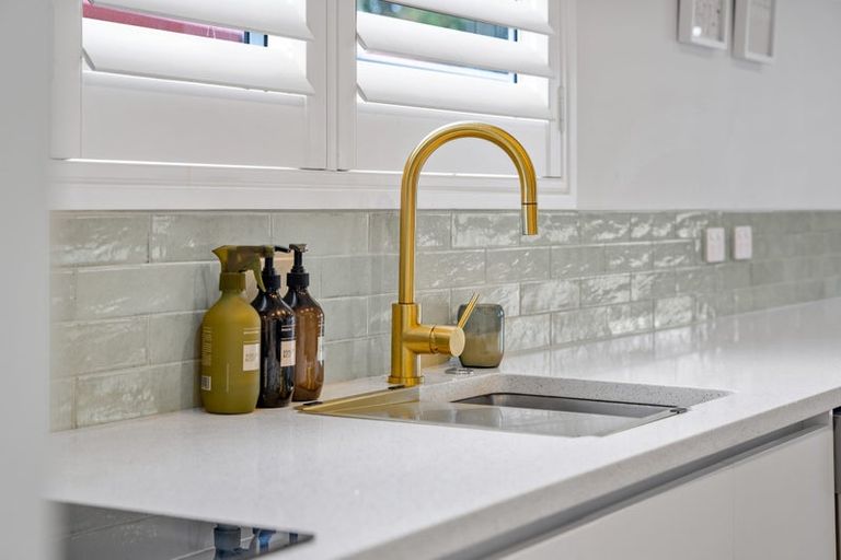 Photo of property in 3/16 Gatman Street, Birkdale, Auckland, 0626