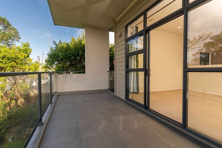 Photo of property in 9/79 Schnapper Rock Road, Schnapper Rock, Auckland, 0632