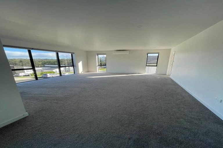 Photo of property in 4 Celestial Crescent, Orewa, 0931