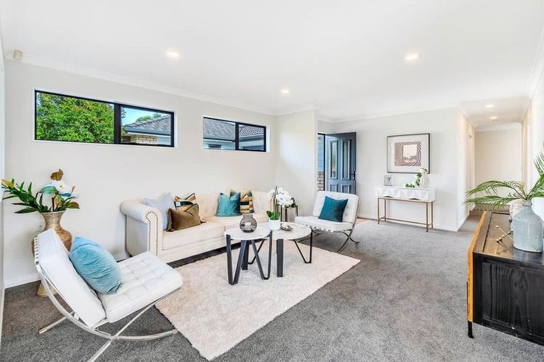 Photo of property in 35 English Oak Drive, Schnapper Rock, Auckland, 0632