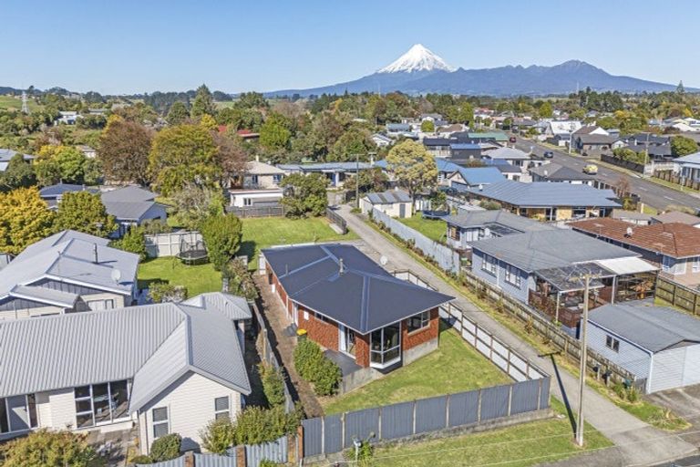 Photo of property in 12 Saxton Road, Upper Vogeltown, New Plymouth, 4310