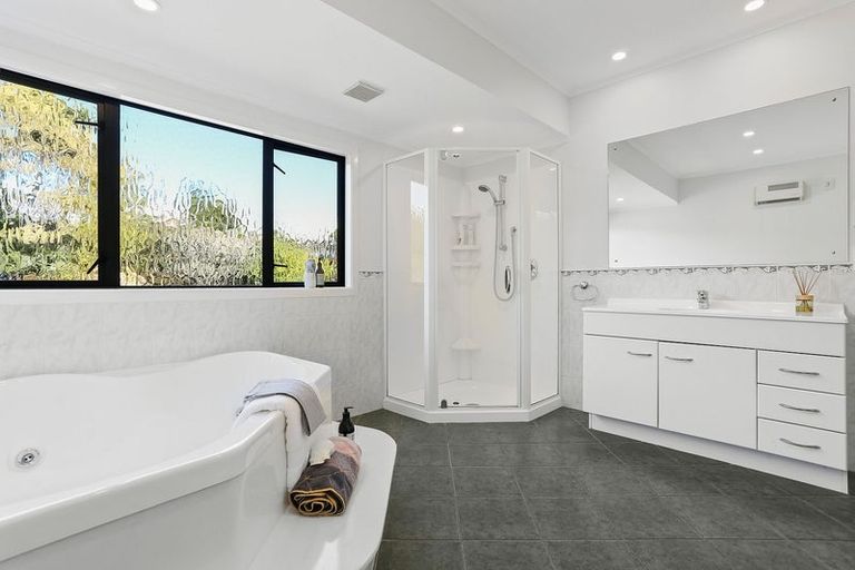 Photo of property in 6 May Avenue, Te Atatu South, Auckland, 0610