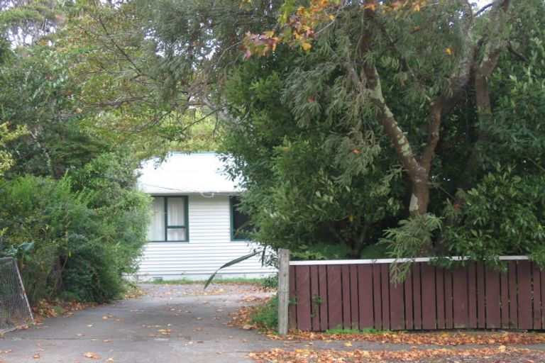 Photo of property in 13 Walker Grove, Stokes Valley, Lower Hutt, 5019