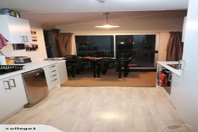 Photo of property in 31 Waimumu Road, Massey, Auckland, 0614