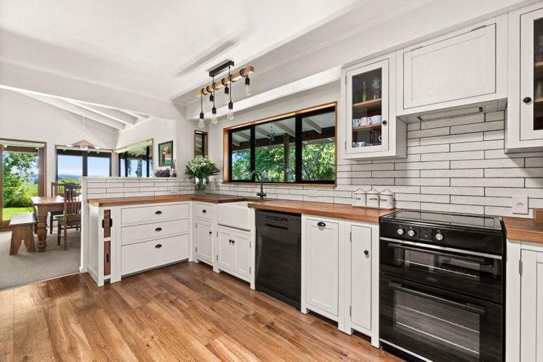 Photo of property in 40 Longview Road, Poraiti, Napier, 4182