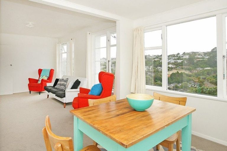 Photo of property in 104 Ruskin Road, Newlands, Wellington, 6037