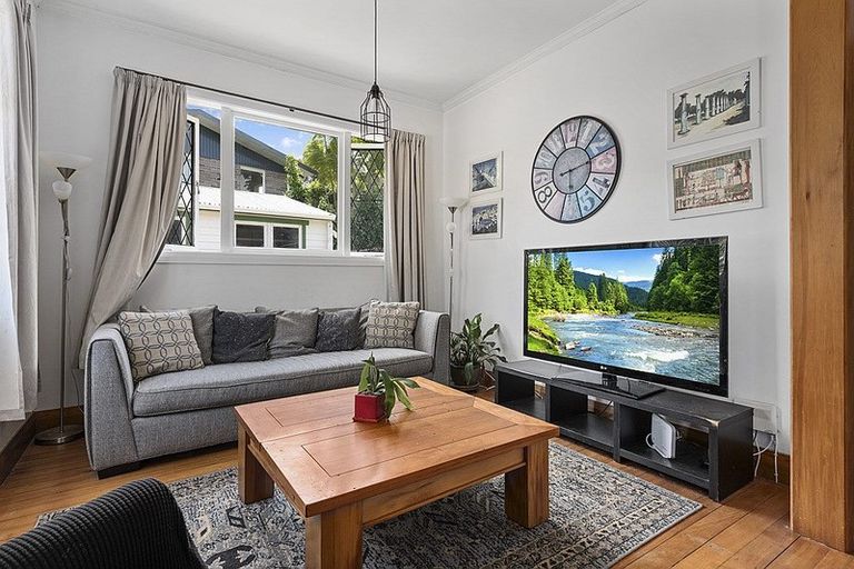 Photo of property in 64 Kaitemako Road, Welcome Bay, Tauranga, 3112