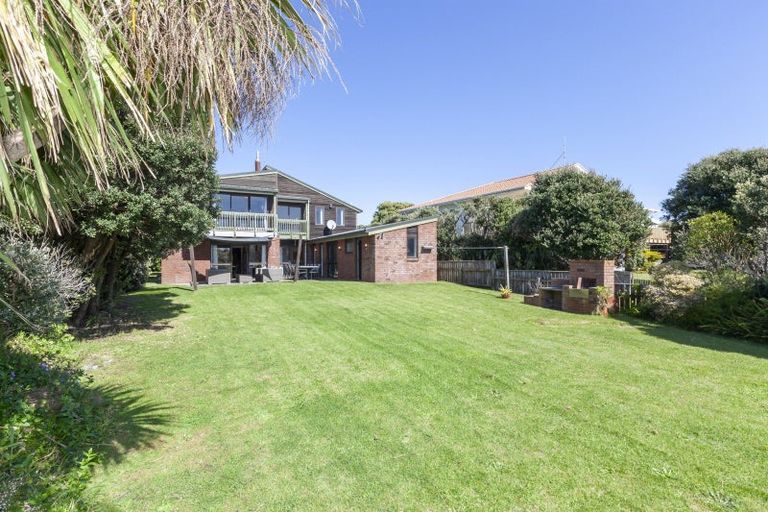Photo of property in 10 Nuhaka Place, Paraparaumu Beach, Paraparaumu, 5032